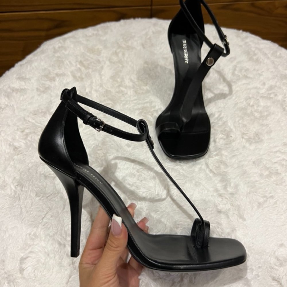 BURBERRY HEEL SIZE 40 BRAND NEW NEVER WORN